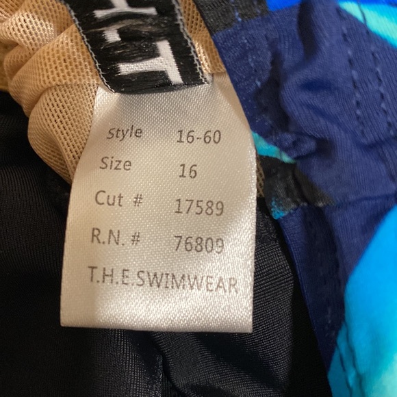 Swim top with pocketed bra for prosthetic inserts - Picture 4 of 4